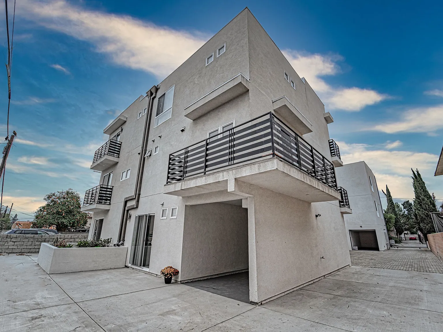 4 bed, 1646 sqft — Photo 4