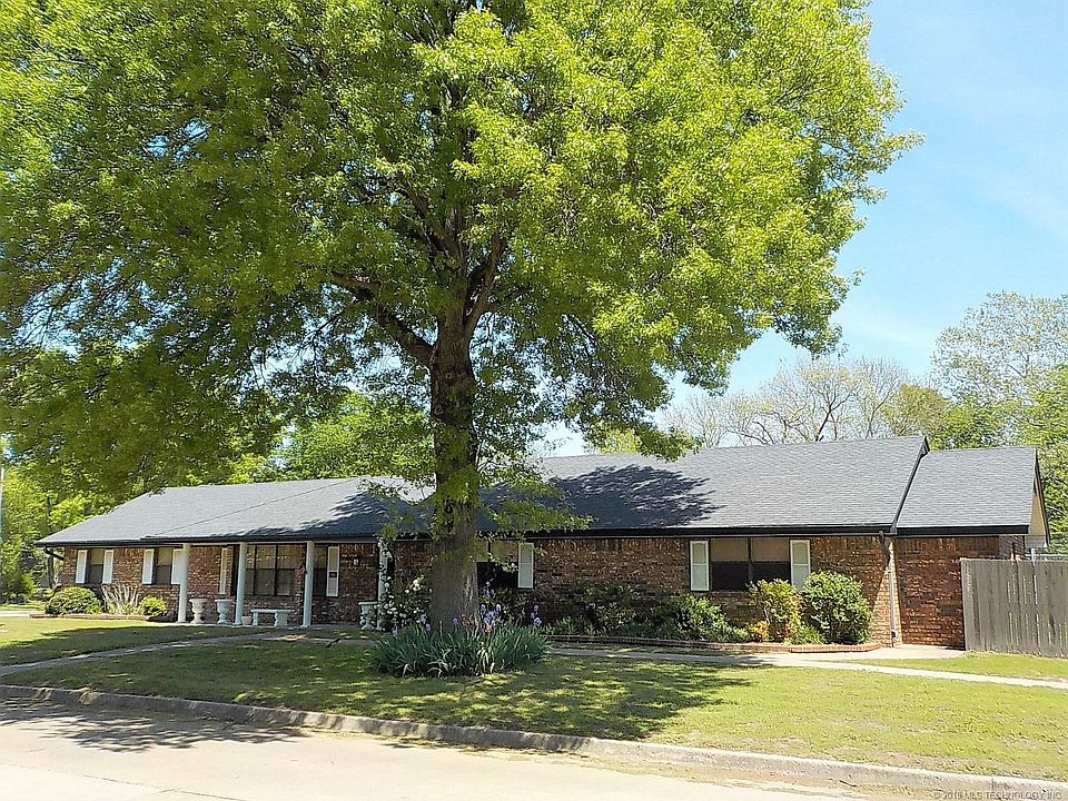 1st image of 1701 Surrey Dr