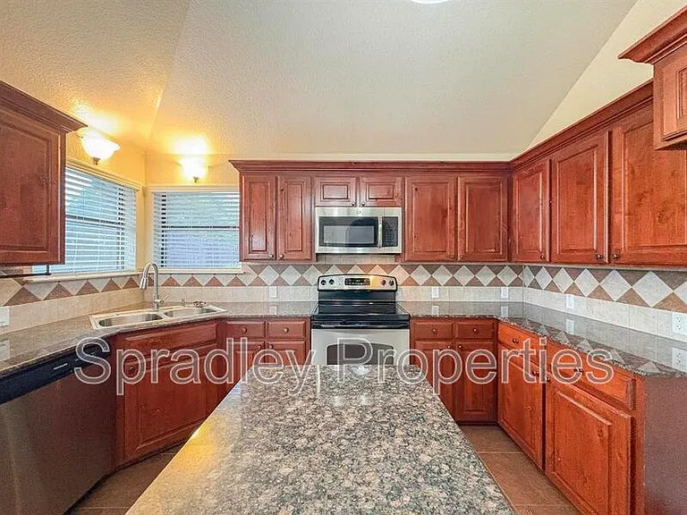 4905 Citrine Dr — Photo 6
