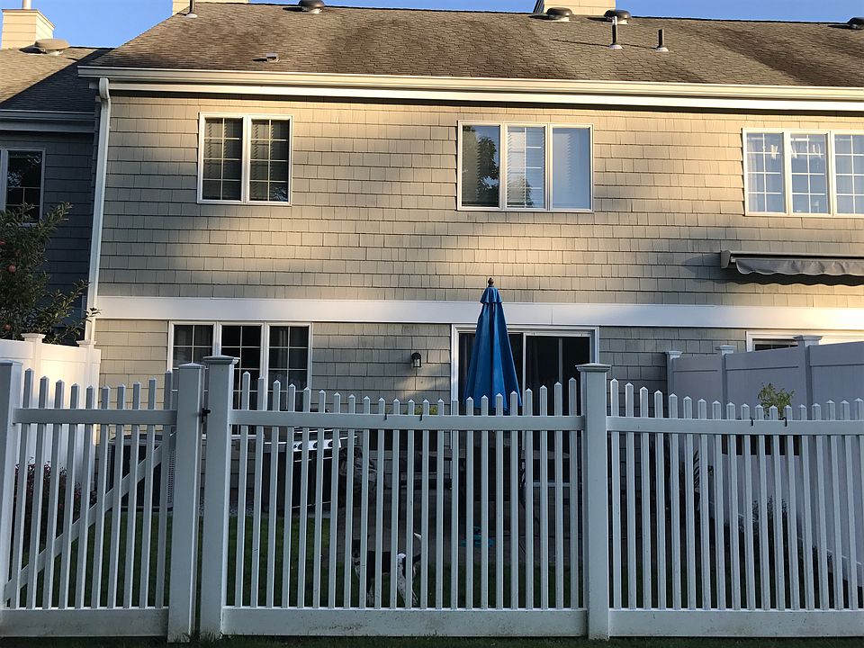 2nd image of 5 Kings Park Dr