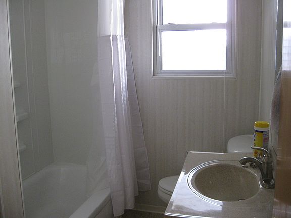 5th image of 932 10th Ave N