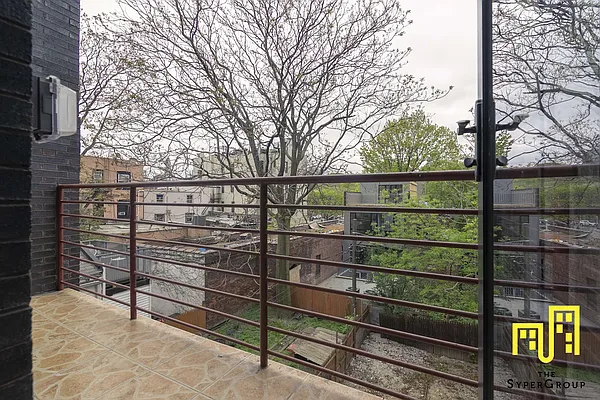 Rented by The Syper Group | media 25