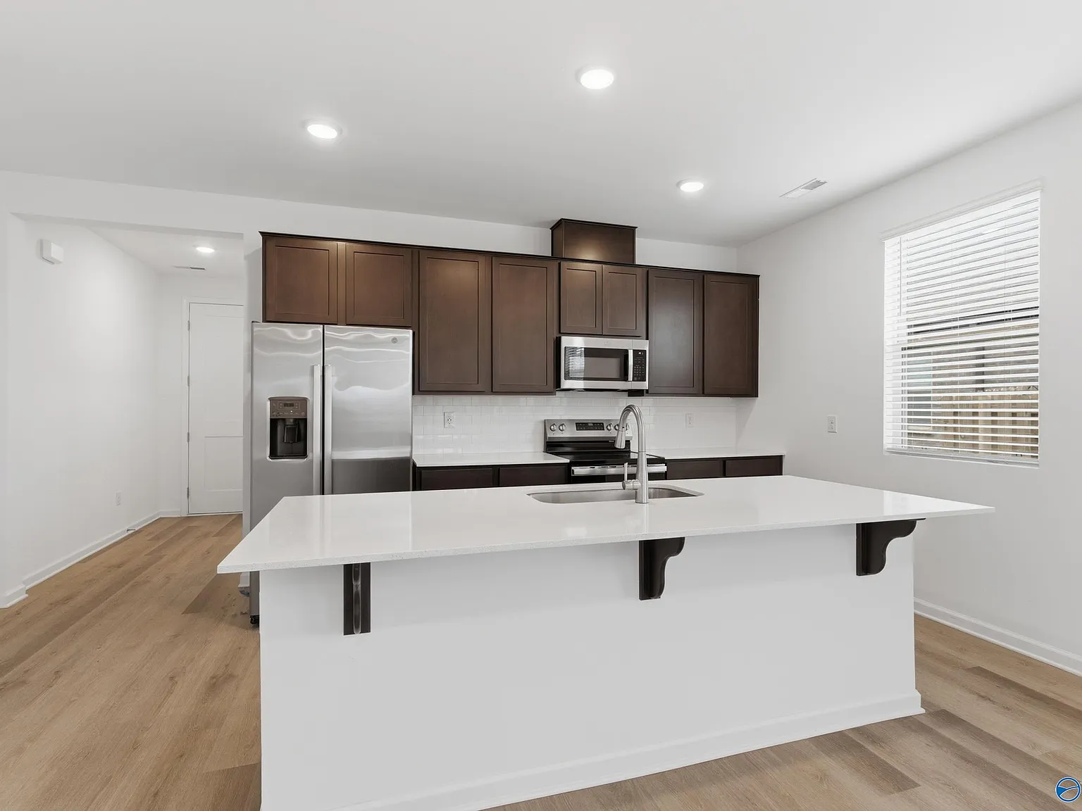 3 bed, 2.0 bath, 1723 sqft, $1,850 — Photo 2