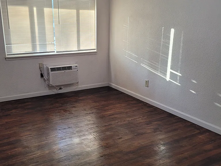 780 Ash St #4 — Photo 1