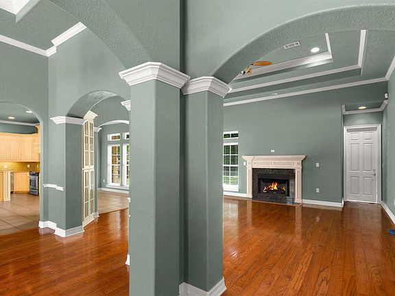 4th image of 5690 Lexington Cir