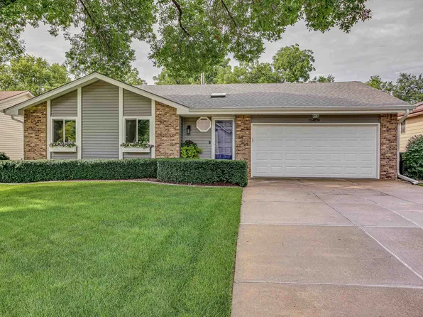 15409 Summerwood Dr, Omaha, NE 68137