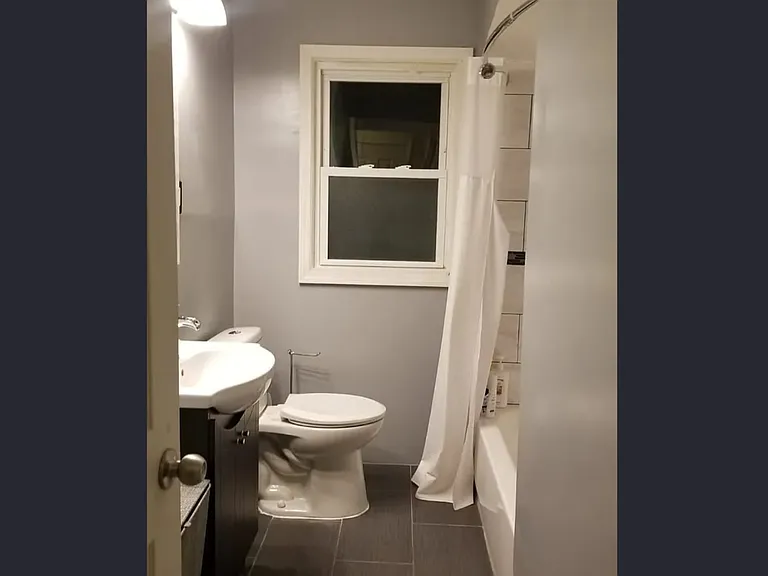 2936 Katherine St — Photo 12
