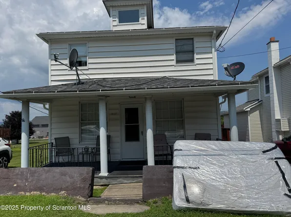 1517 Dawson St, Avoca, PA 18641