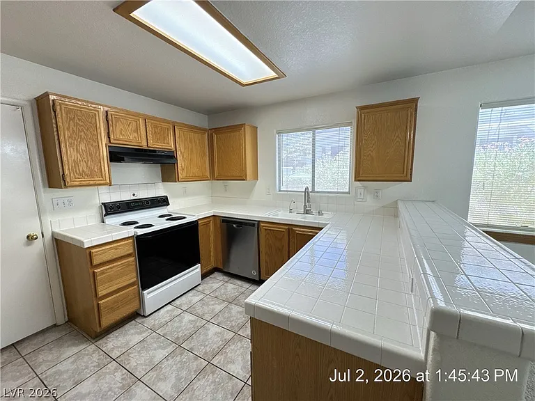 1025 Allure Dr — Photo 9