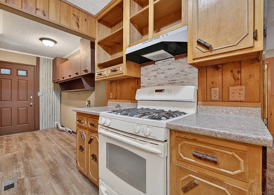 46th image of 111 Candlewood Ln