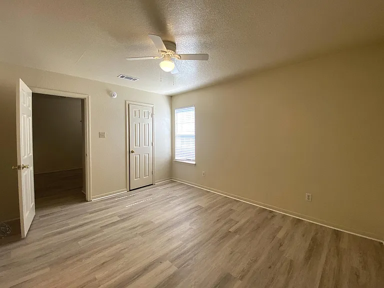 3402 Cantabrian Dr #B — Photo 13