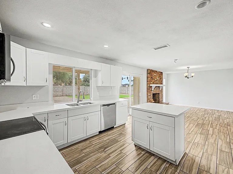 5439 W Becker Ln — Photo 3