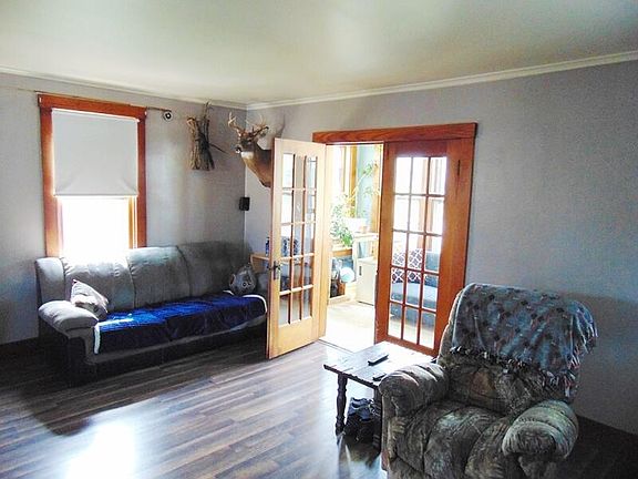 3rd image of 208 Park St