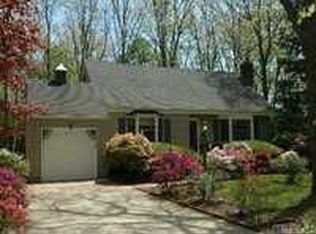 23 Kahn Ln, West Babylon, NY 11704