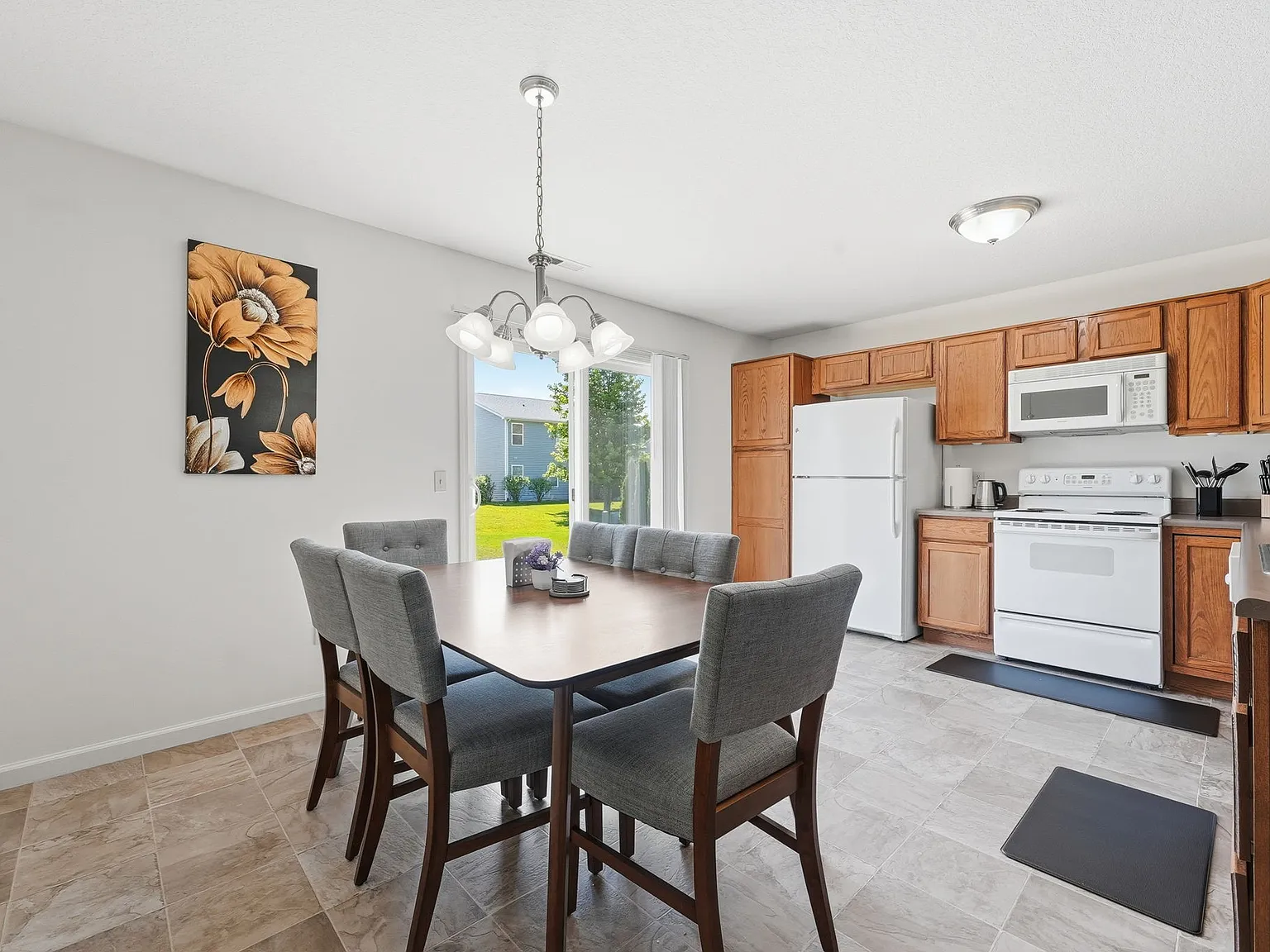 4 bed, 1531 sqft, $3,699 — Photo 3
