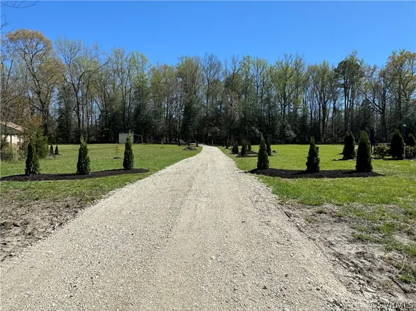 Robert Field Rd, Quinton, VA 23141