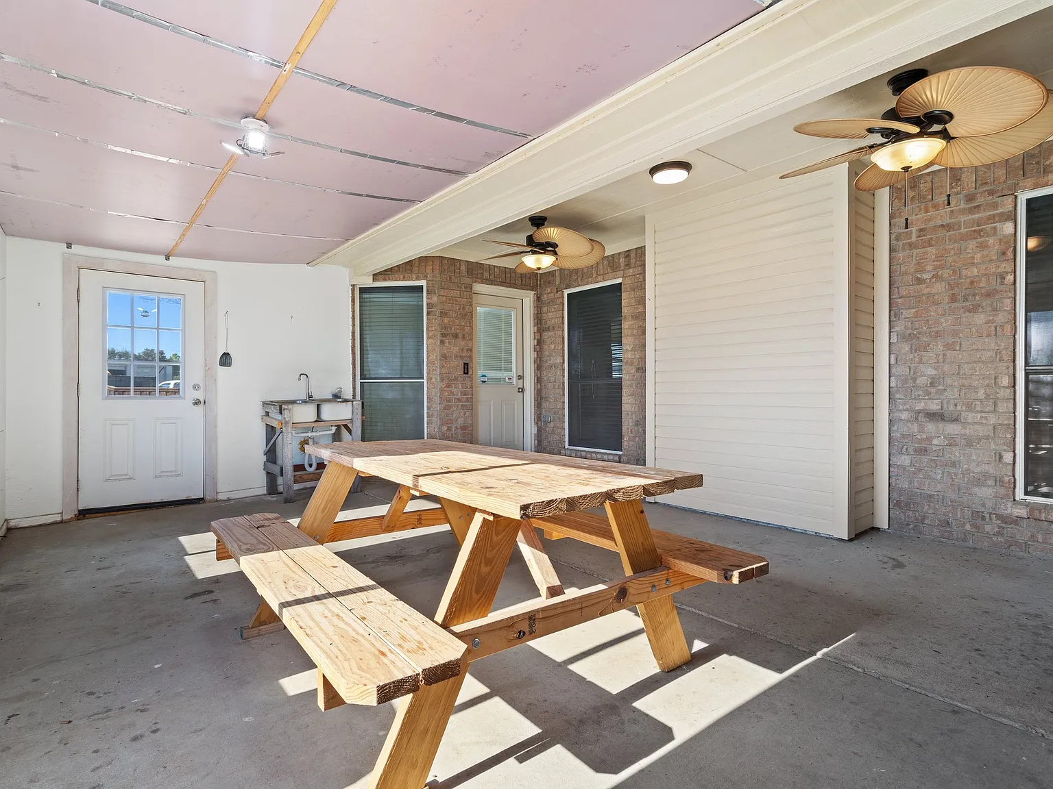 4 bed, 2192 sqft, $5,000 — Photo 3