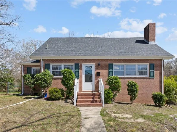 15 Darlene Ln, Newport News, VA 23608