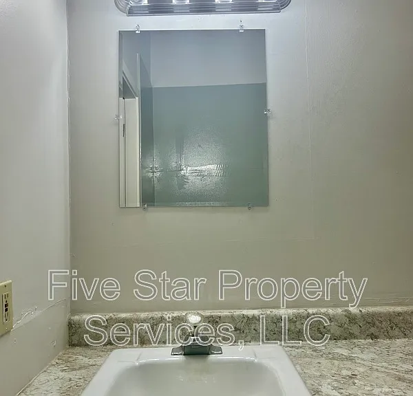 1025 S 5th St — Photo 13
