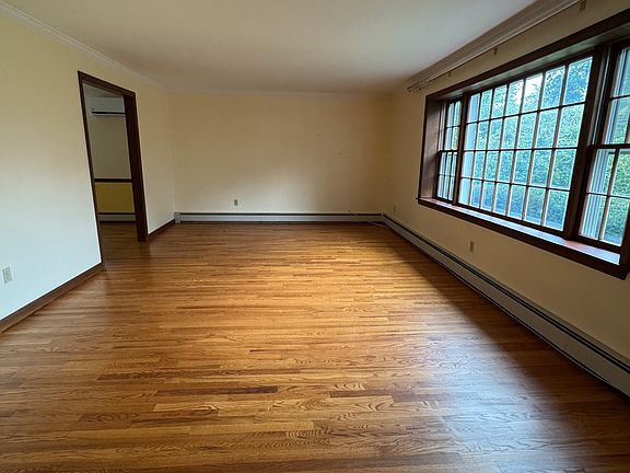 3rd image of 59 Newtown Ave