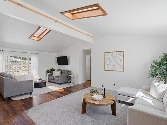 3rd image of 1176 Tierra Del Sol Rd