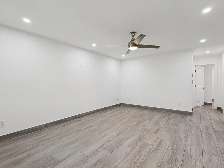 458 Ballantyne St — Photo 6