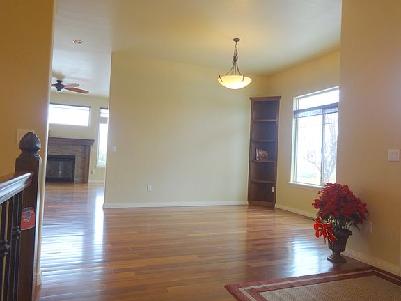 5th image of 887 Baywood Ct