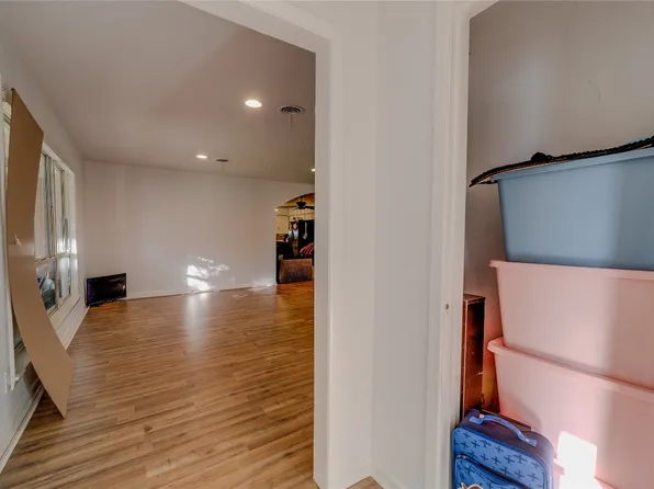 1211 Park Center St, Benbrook, TX 76126