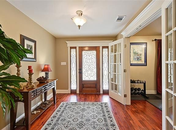 3rd image of 520 Oak Alley Dr