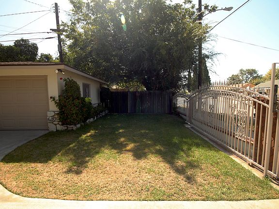 3rd image of 11417 Thienes Ave