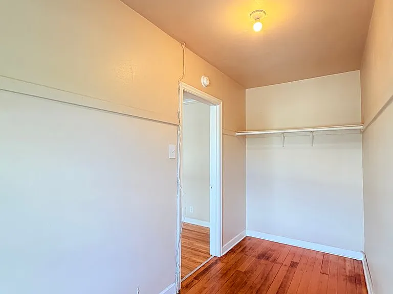 Spacious Units in a Vintage Brick Building- Walk to Seattle Center, Shops,and Restaurants! — Photo 33