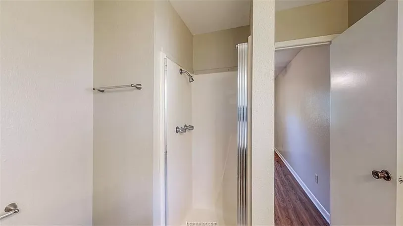 1210 Dexter Dr S — Photo 2