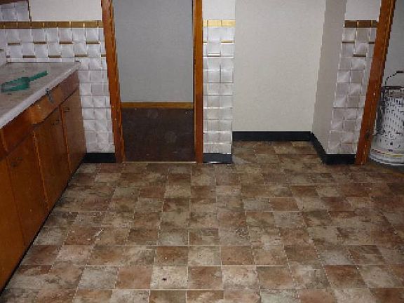 292 Sobieski Kitchen
