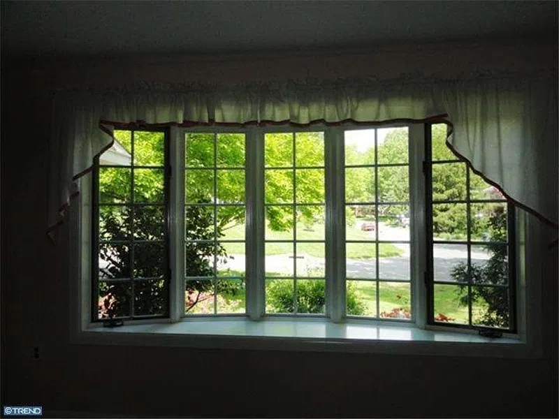 4 bed, 2.5 bath, 1950 sqft, $2,725 — Photo 4