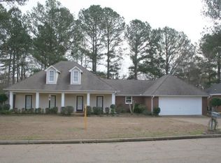 802 Treeline Dr, Brandon, MS 39042