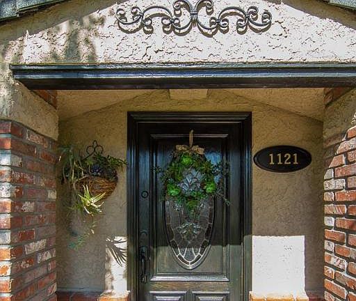 2nd image of 1121 N Griffith Park Dr