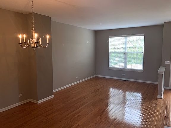 5th image of 262 Broadmoor Ln