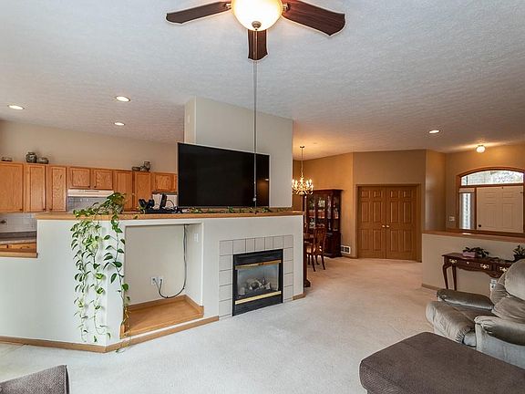 3rd image of 586 Deer Path Ln