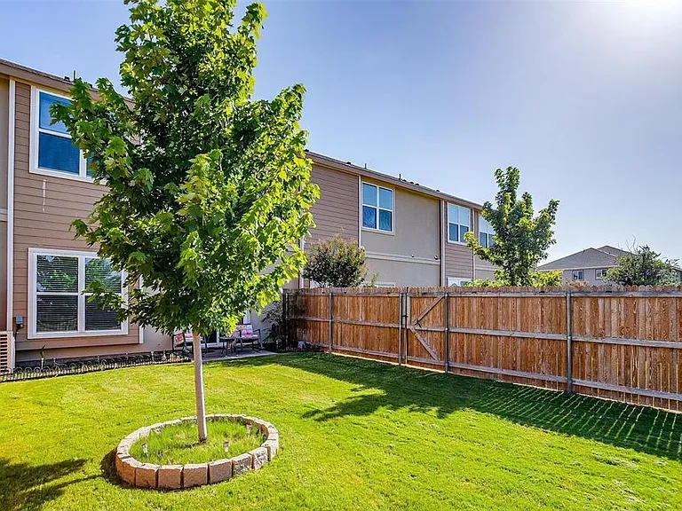 1313 Summerset Ln — Photo 17
