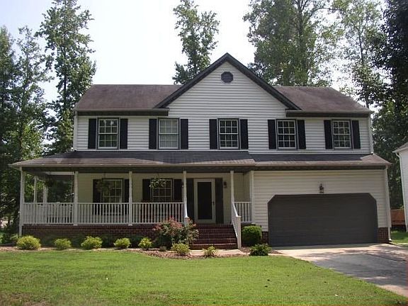 Nice front porch and yar