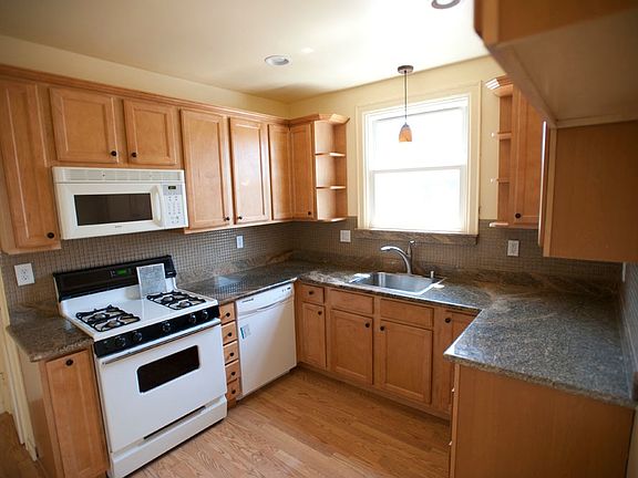 4th image of 24 Buena Vista Ave