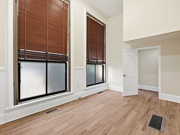 1110 Washington St — Photo 20