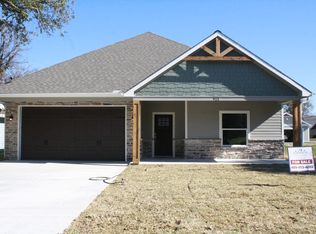 921 Montrose St, Port Neches, TX 77651
