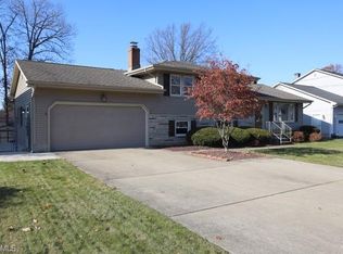 182 Maple Leaf Dr, Youngstown, OH