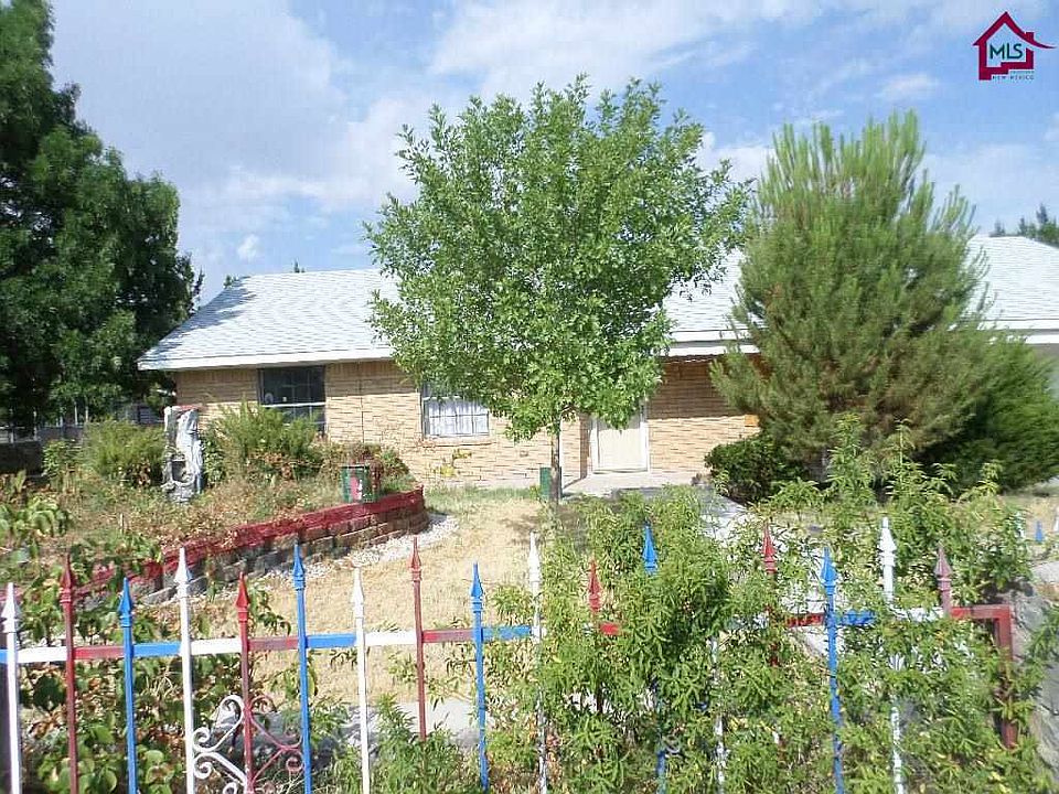 1st image of 2605 La Luz St