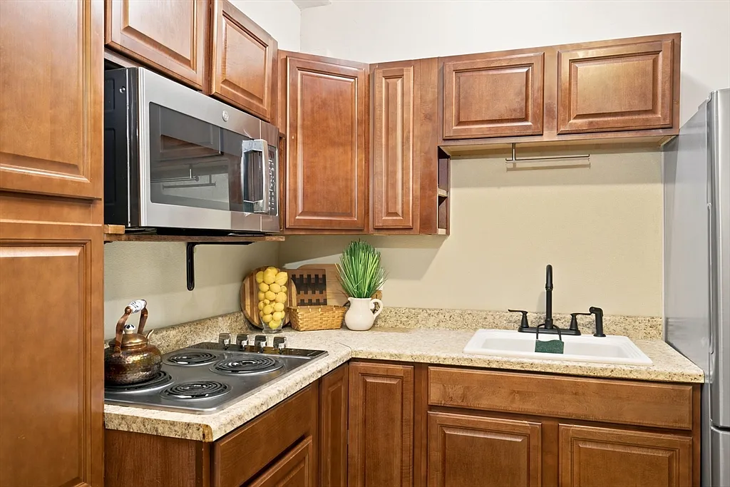 1 bed, 1.0 bath, 730 sqft, $1,975 — Photo 3