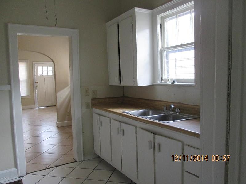 2nd image of 22 W 27th St