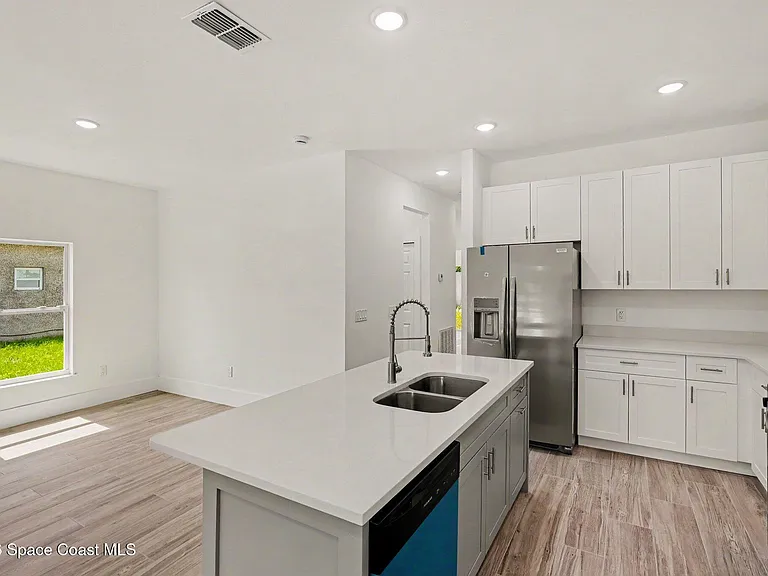 15 Travis St #101 — Photo 10