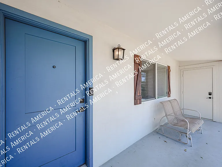 1909 E Indianola Ave — Photo 8