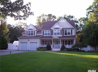 349 Clay Pitts Rd, East Northport, NY